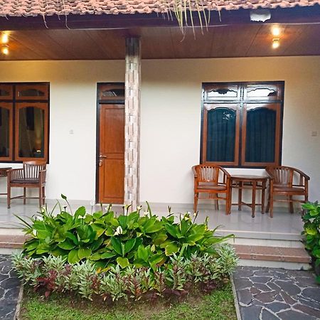 Kusnadi Hotel Легиан Екстериор снимка
