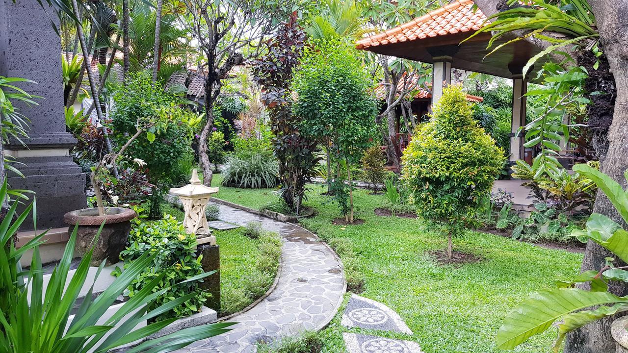 Kusnadi Hotel Легиан Екстериор снимка