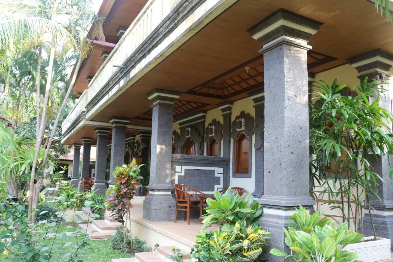 Kusnadi Hotel Легиан Екстериор снимка