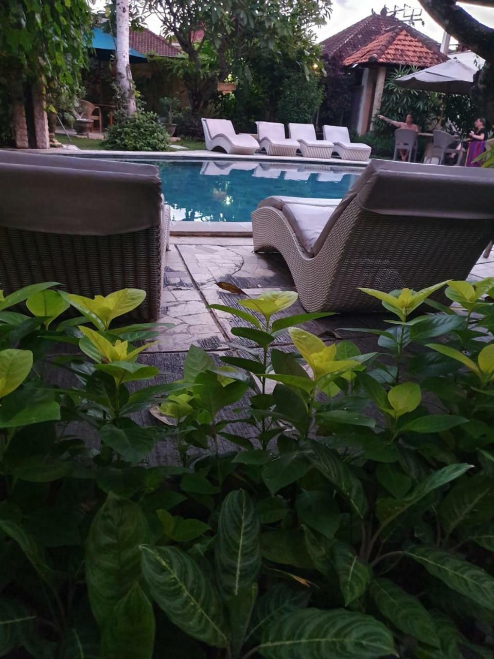 Kusnadi Hotel Легиан Екстериор снимка