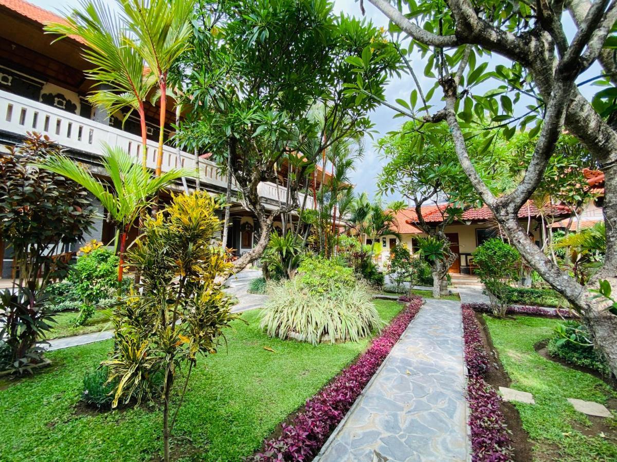 Kusnadi Hotel Легиан Екстериор снимка